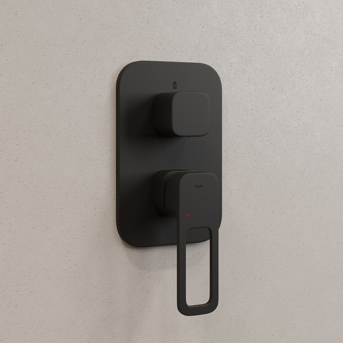 Смеситель скрытого монтажа с тремя выходами